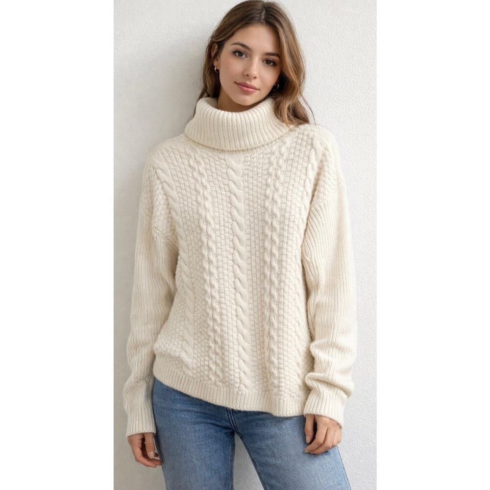 Forever21 Ivory Knit Turtleneck Sweater Size Small Pullover Preppy